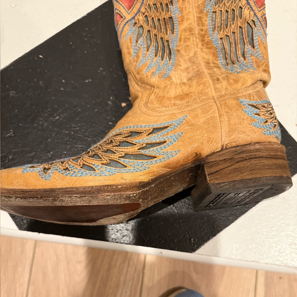 Women’s Tan Leather Heeled Boots with Red Accent - Picture 4 of 4
